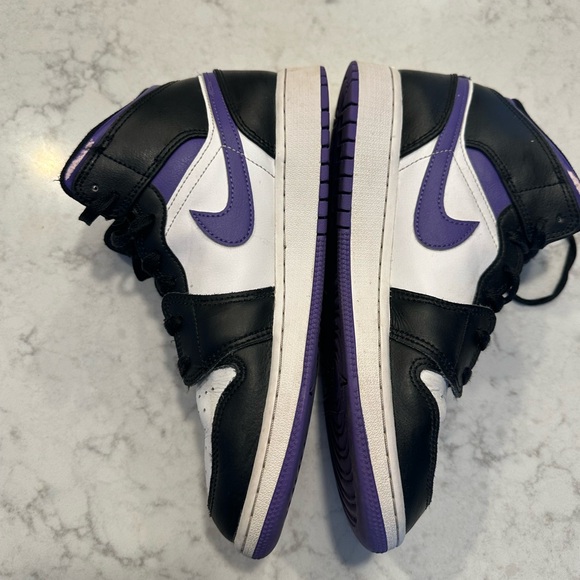 Jordan 1 Mid - Picture 2 of 3